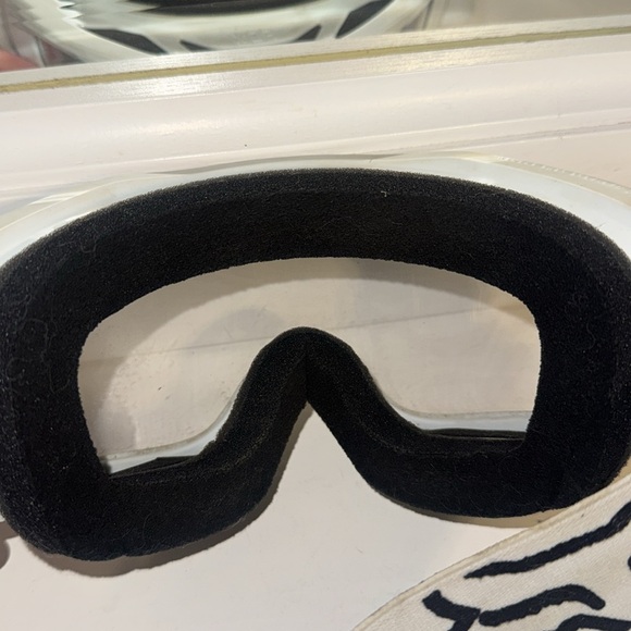 Fox Racing MTB Main Core Goggle in White. One size, unisex, adjustable strap. - Picture 4 of 6